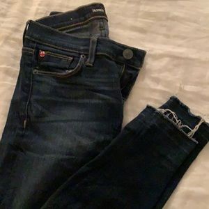 Hudson dark wash skinny jeans // raw hem // 25